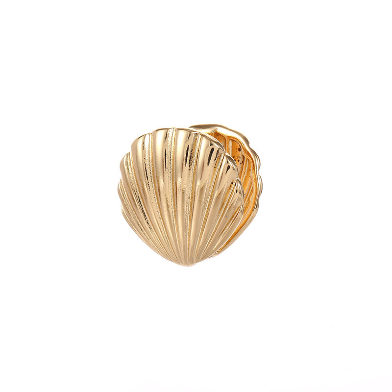 Women's ear clips in elegant shell design