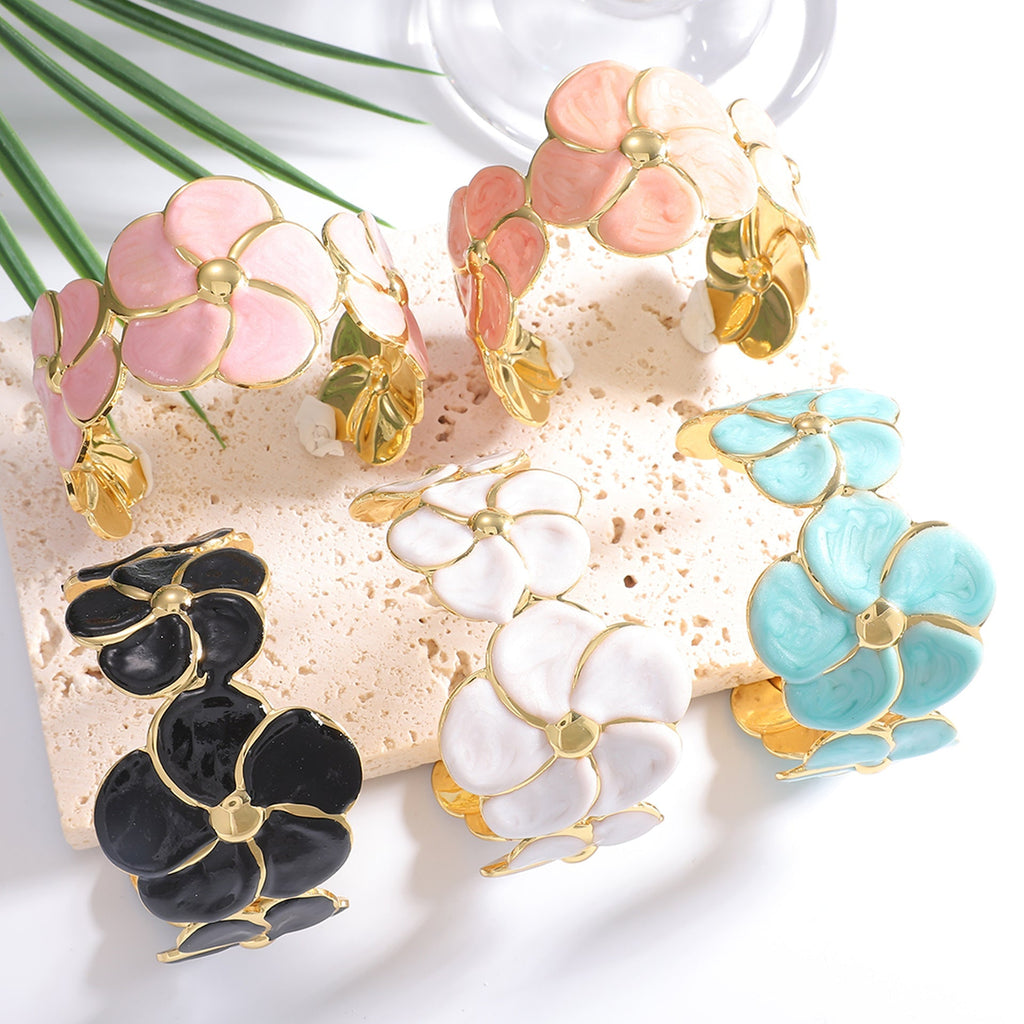 Ladies cuff bracelet with elaborate flower pattern