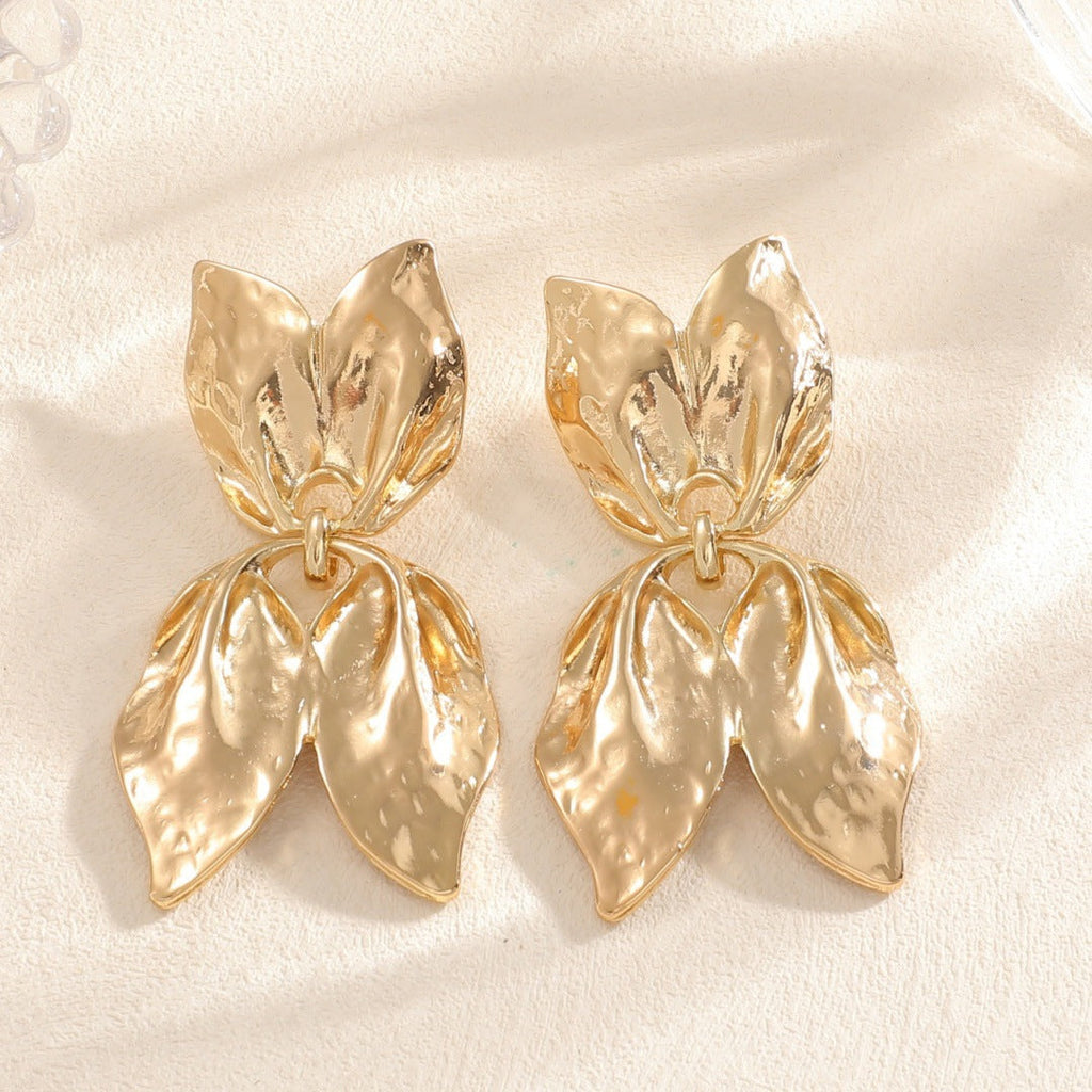 Ladies earrings in elegant leaf design