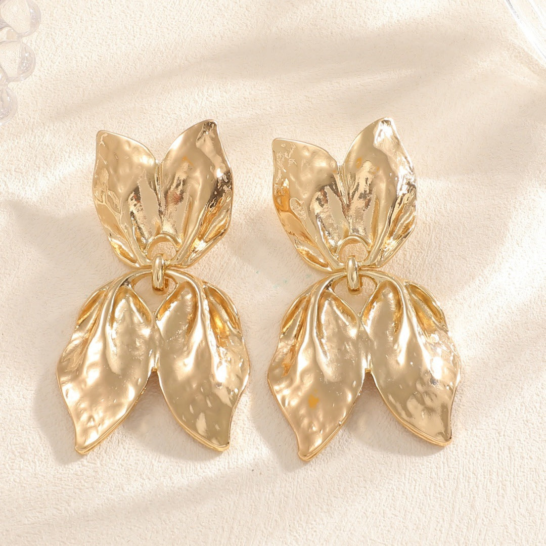 Ladies earrings in elegant leaf design