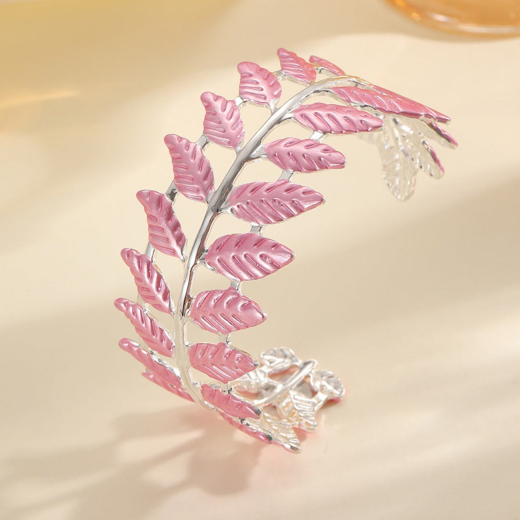 Ladies bracelet in elegant leaf design