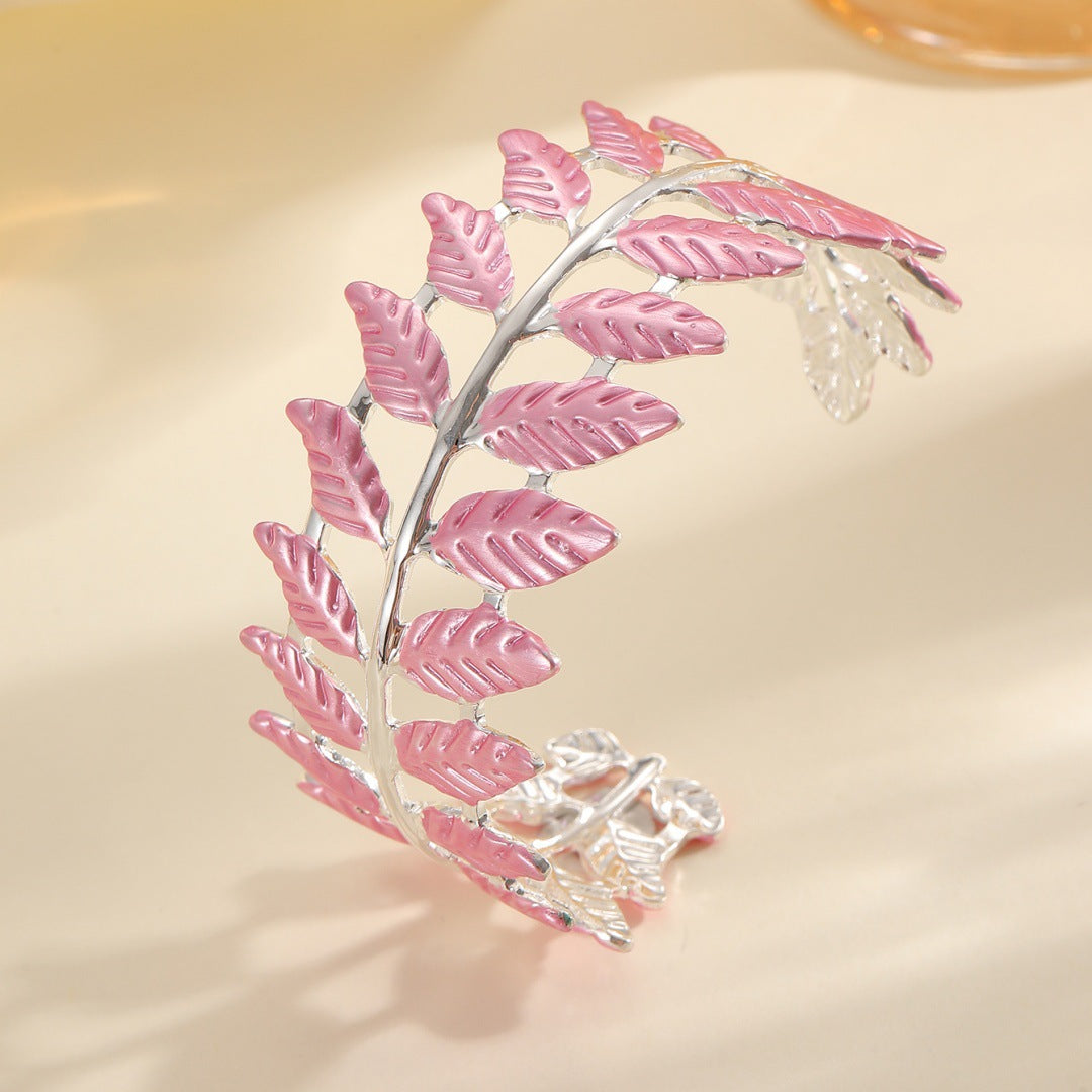 Ladies bracelet in elegant leaf design