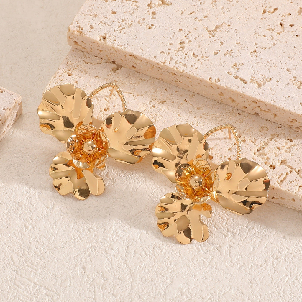 Women's hair clips in luxurious leaf design