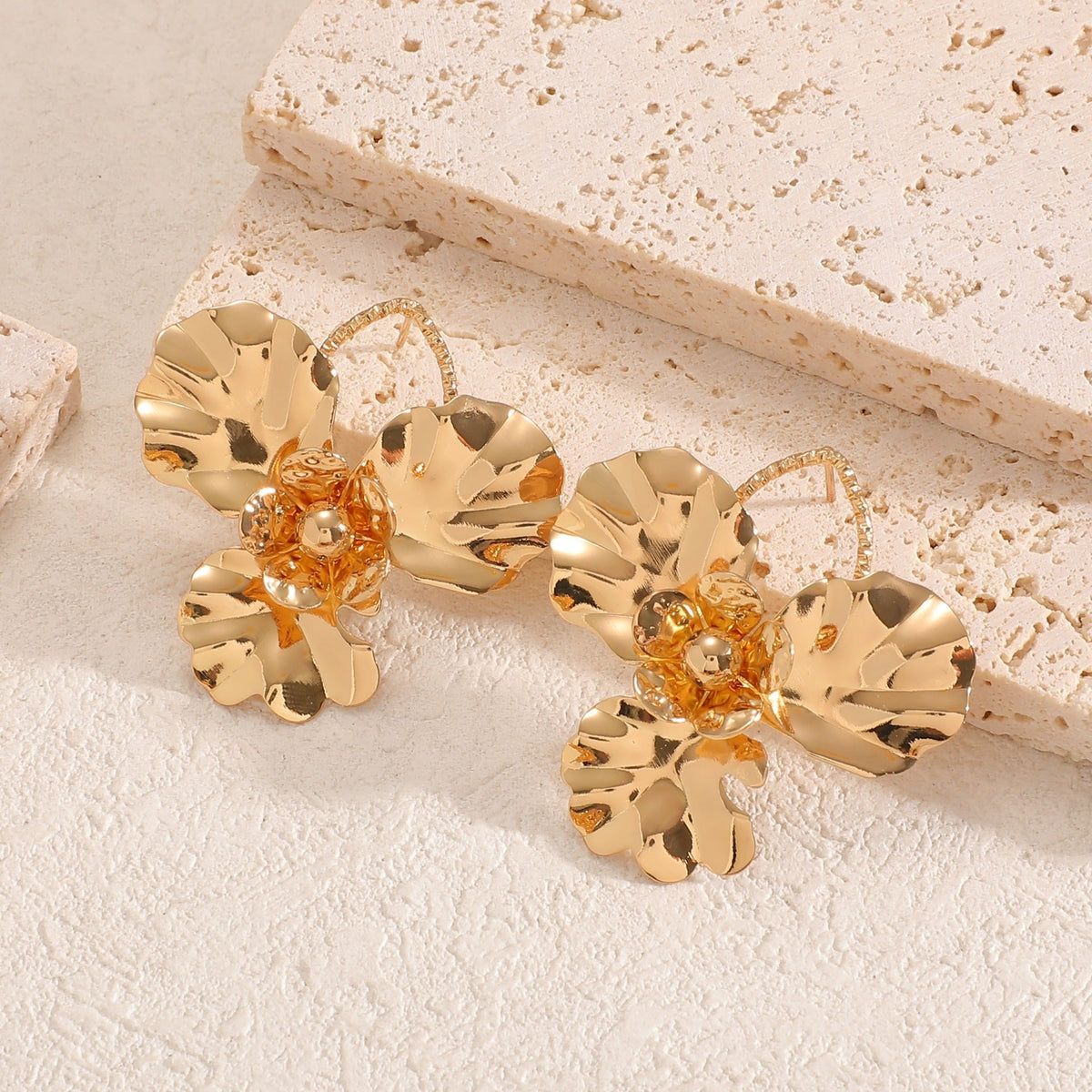 Women's hair clips in luxurious leaf design