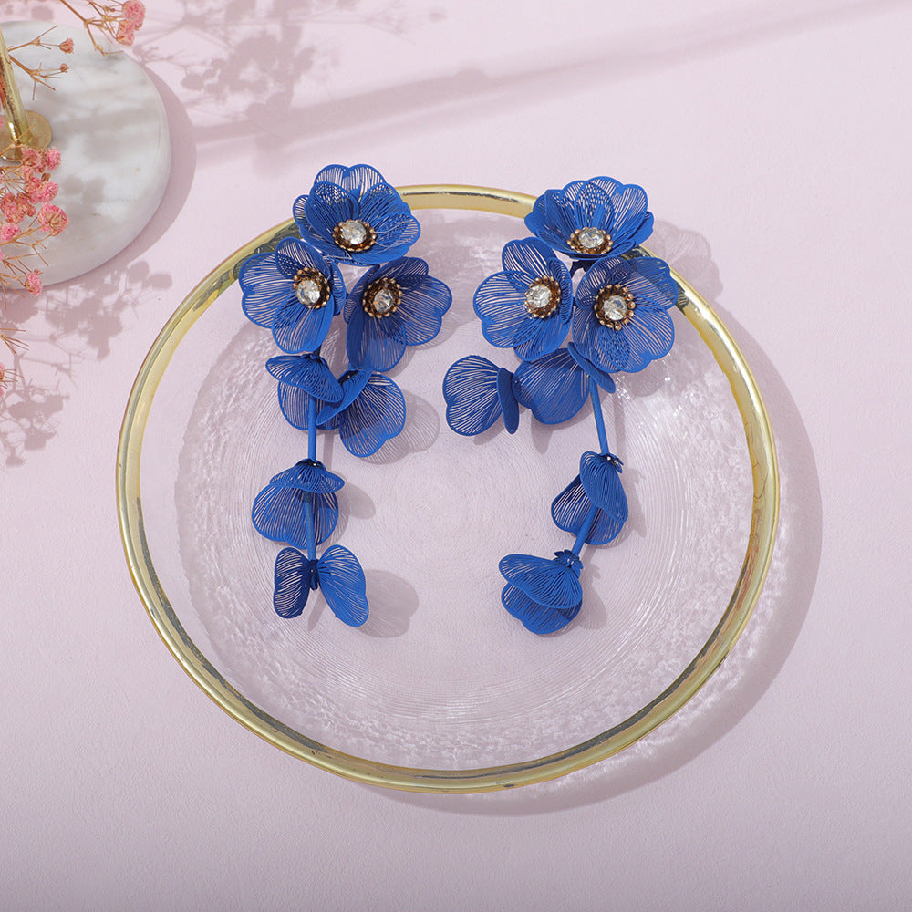 Ladies' earrings in elegant floral design