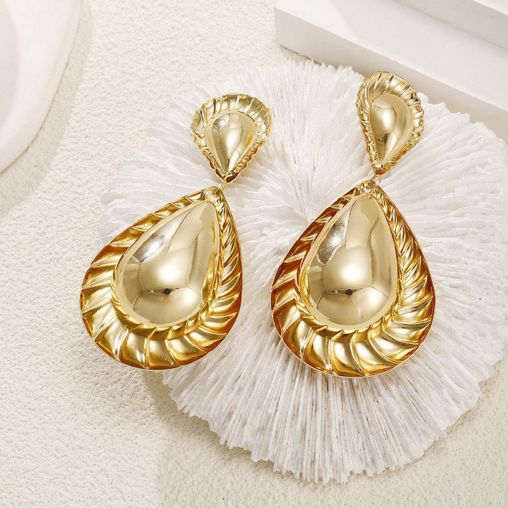 Women's earrings in artistic, structured design
