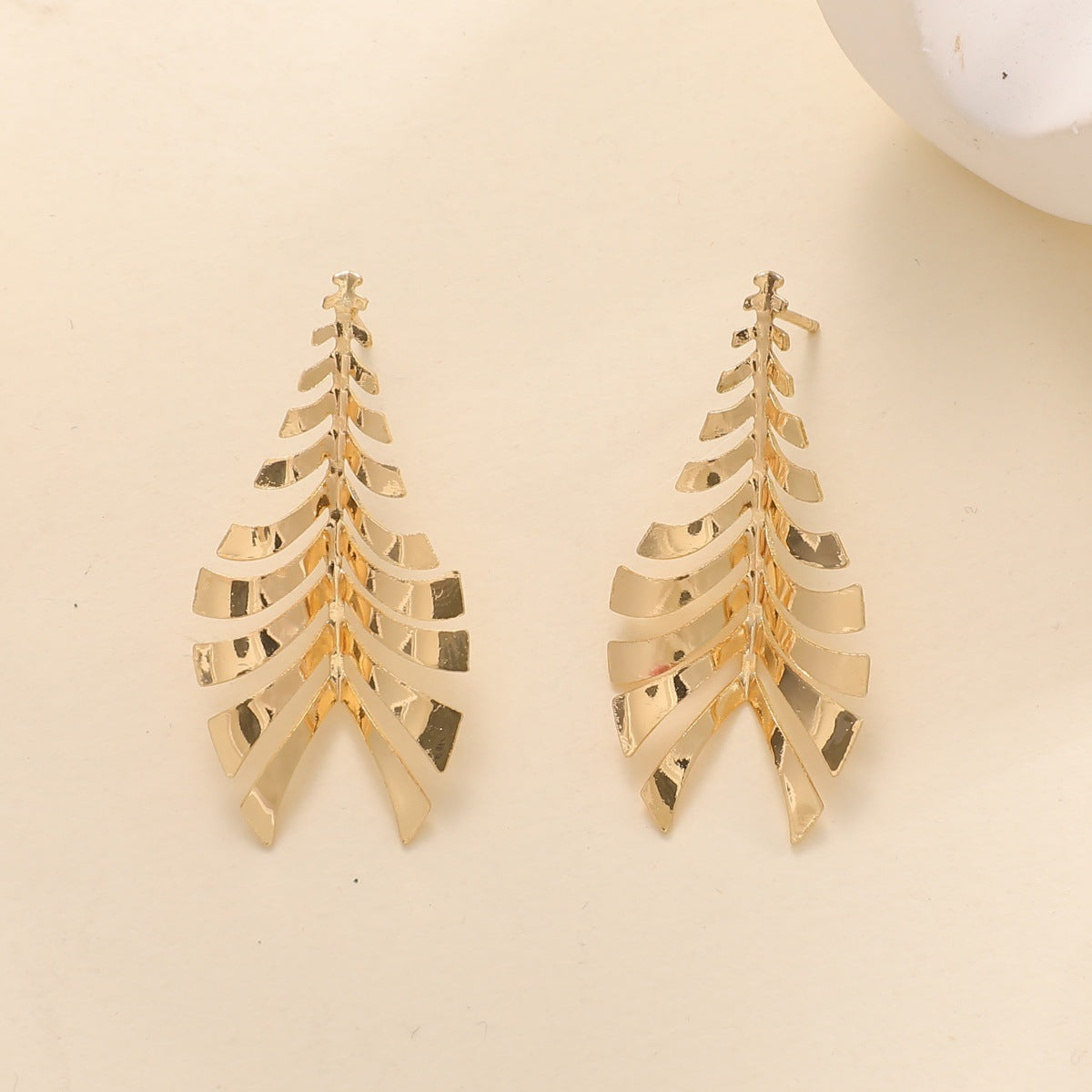 Women Hanging Earrings in Elegant Leaf Design