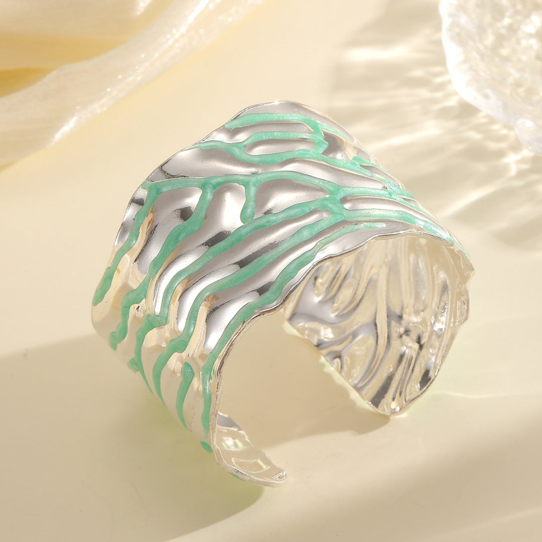 Women Open Bangle with Artistic Wave Pattern