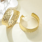 Women's Hanging Earrings in Elegant Wave Pattern