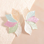 Women’s hair accessory with elaborate leaf design