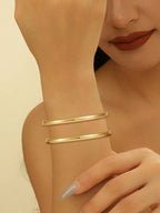 Ladies' bangle with elegant curved design