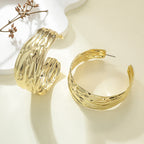 Women's Hanging Earrings in Elegant Wave Pattern