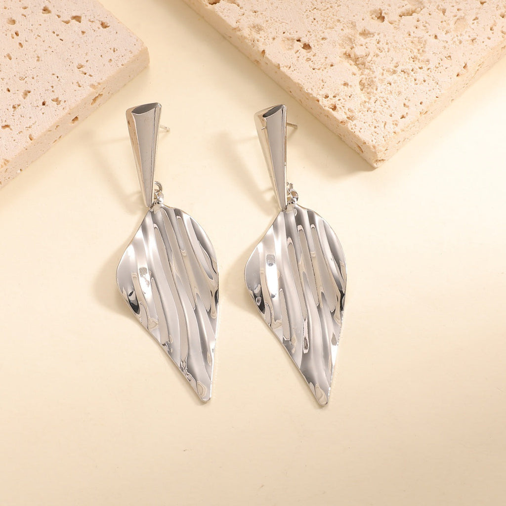 Women's Hanging Earrings in Stylish Leaf Design
