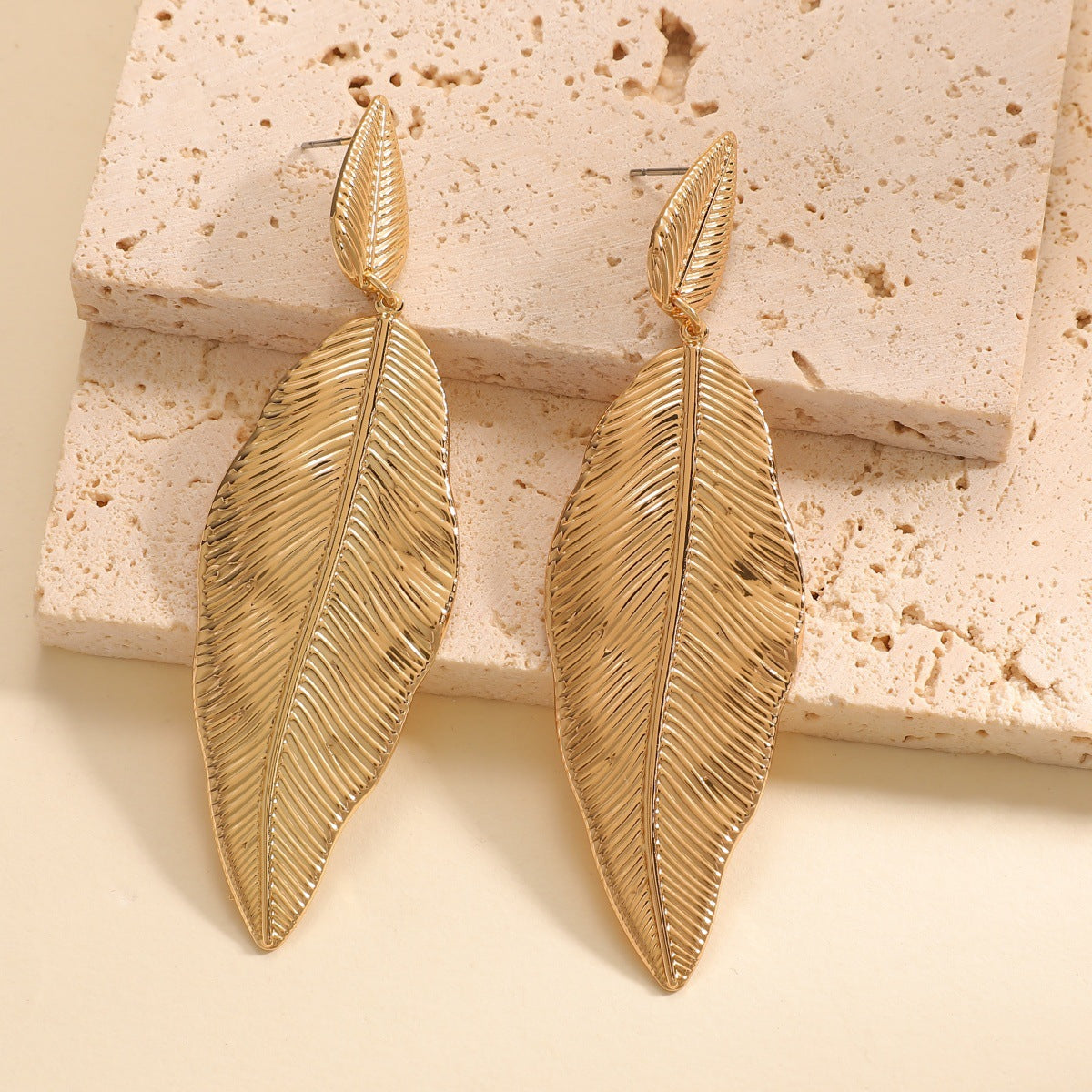 Women's Hanging Earrings in Elegant Leaf Design