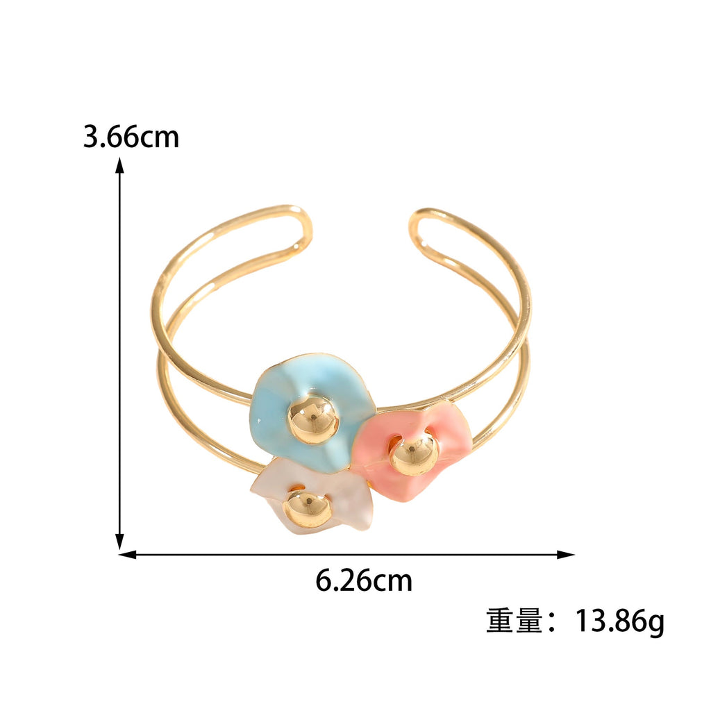 Women's bangle with elaborate floral design