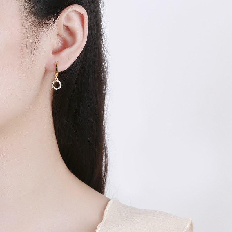 Women's earrings with sparkling circle pendant
