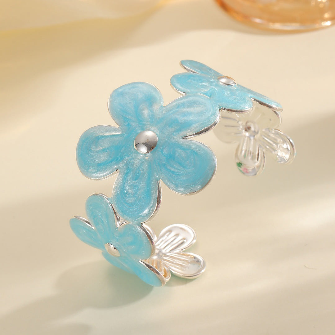 Women's bracelet made of high-quality metal with floral design