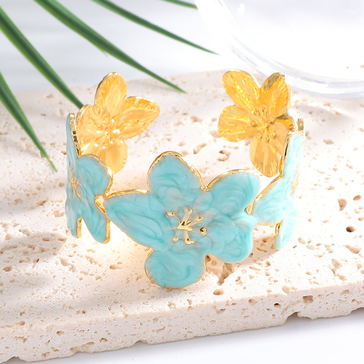 Ladies' bangle with floral motifs
