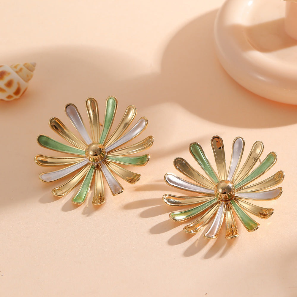 Women’s Flower Earrings in Modern 3D Design
