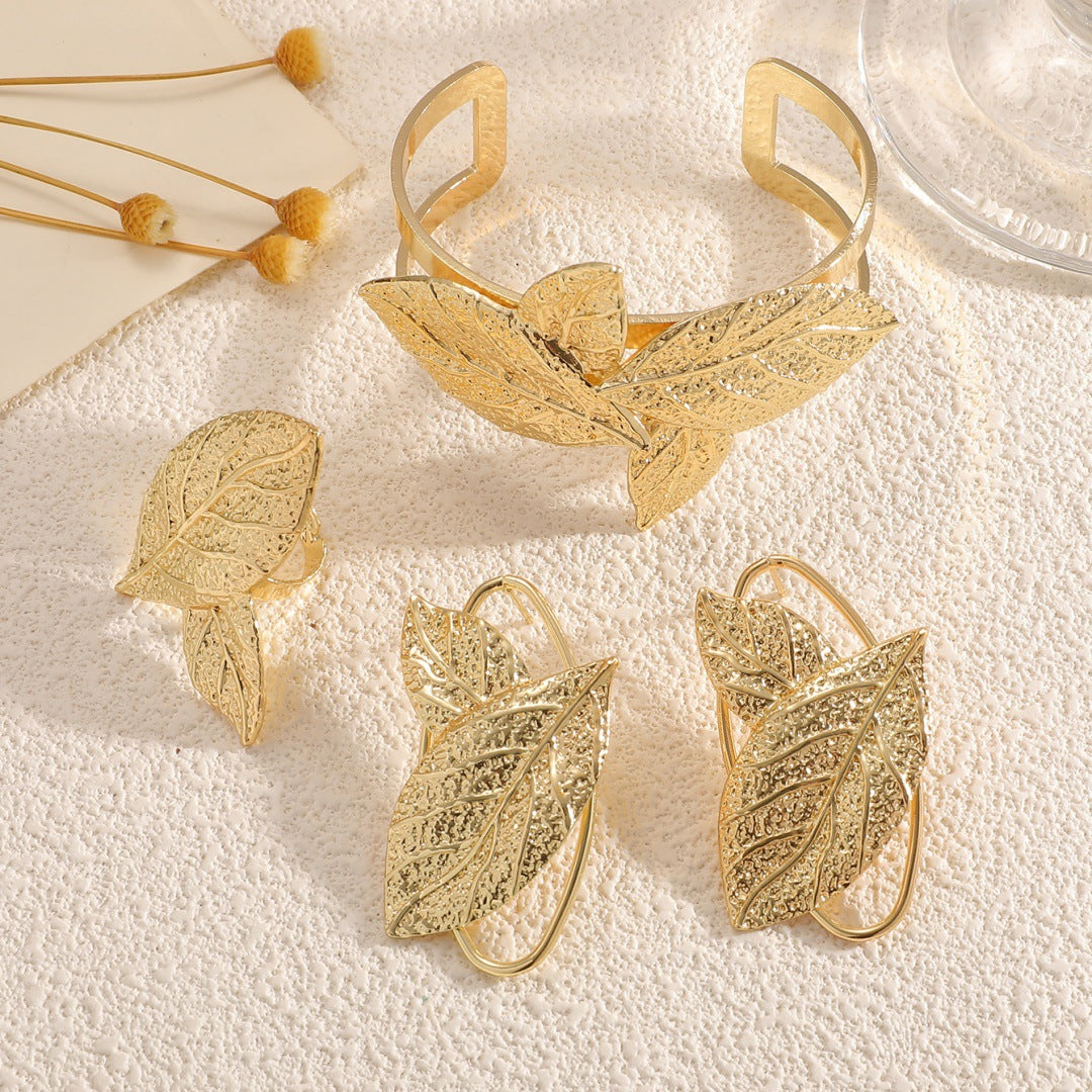 Women’s bracelet with elaborate leaf design