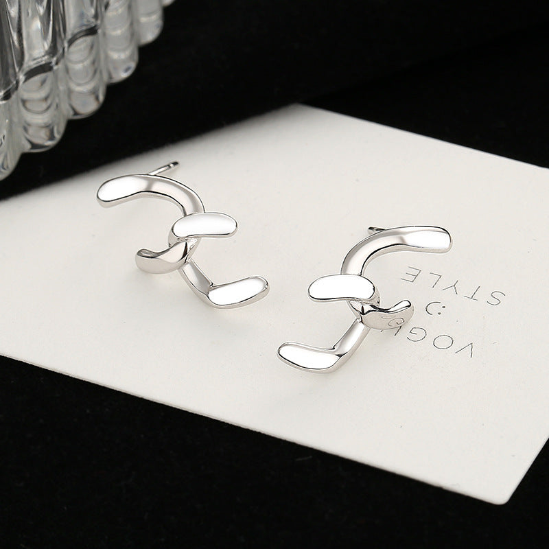 Women's earrings with sparkling circle pendant