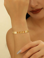 Ladies' bangle with elegant curved design