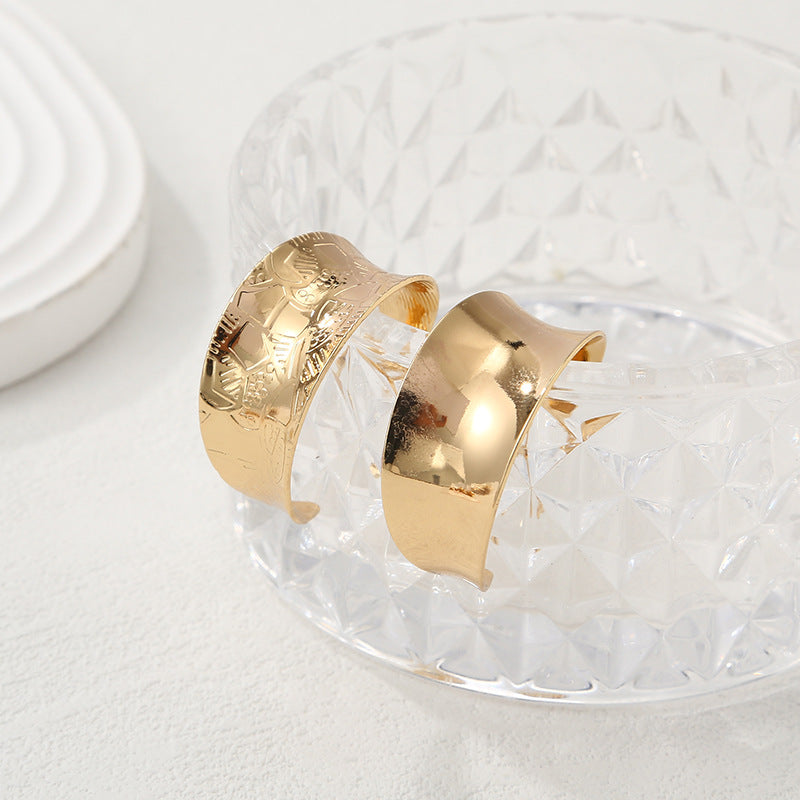 Women's bangles made of high-quality metal with an elegant wave pattern