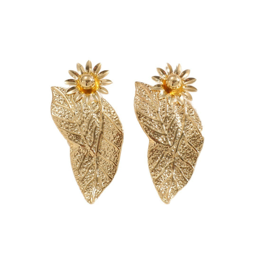 Ladies bangle with elaborate leaf design