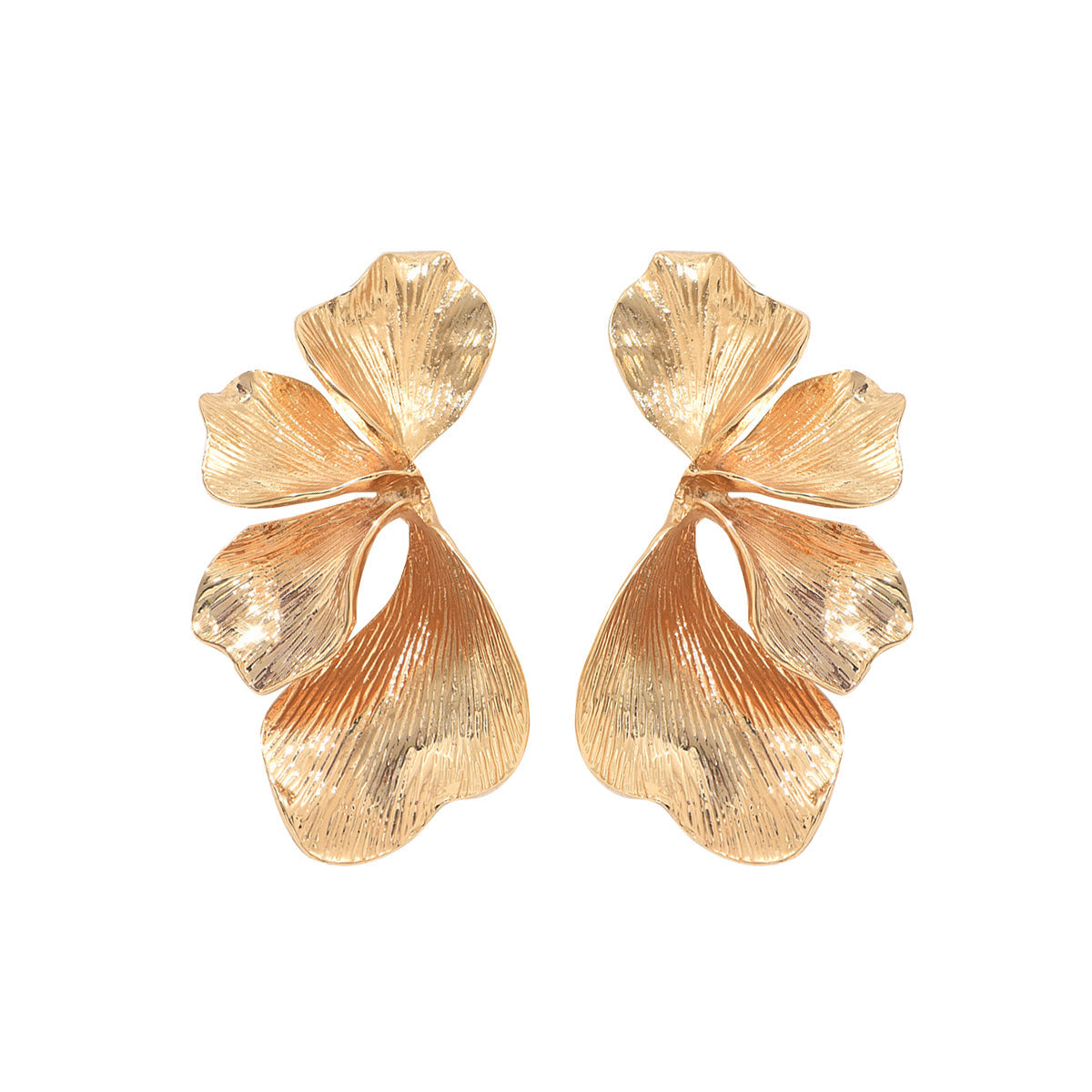 Women's ear clips in an elegant, textured design