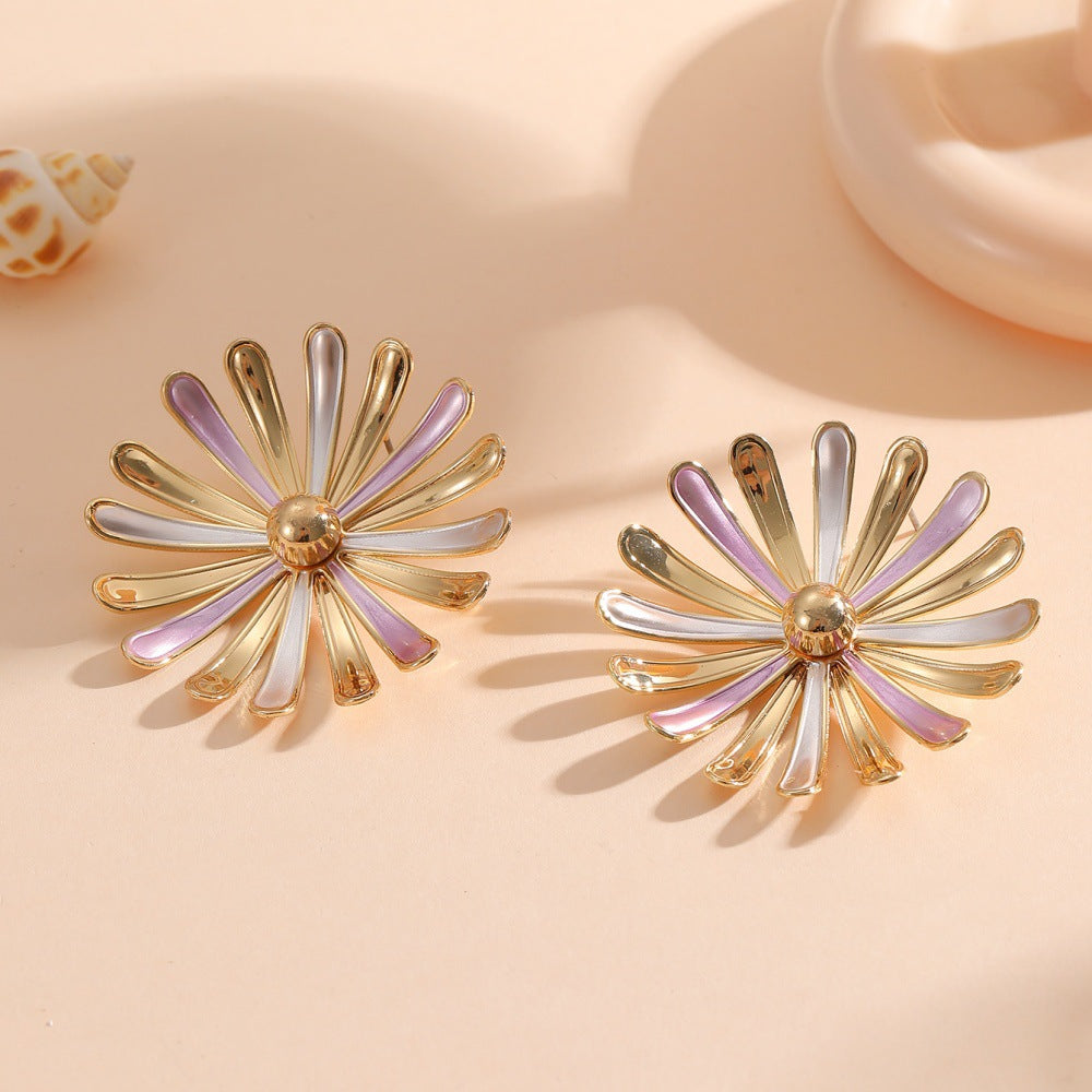 Women’s Flower Earrings in Modern 3D Design