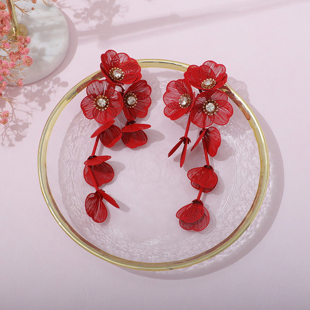 Ladies' earrings in elegant floral design