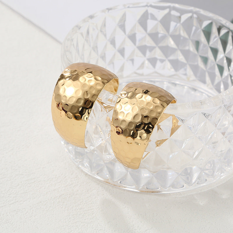 Women High-Quality Bracelets with Artistic Pattern