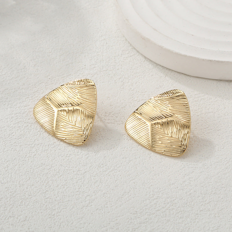 Women's Hanging Earrings with Floral Elements and Elegant Design