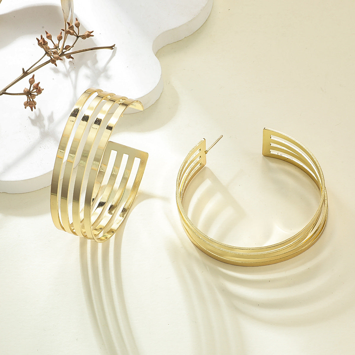 Women's Hanging Earrings in Elegant Wave Pattern
