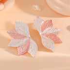 Women’s hair accessory with elaborate leaf design
