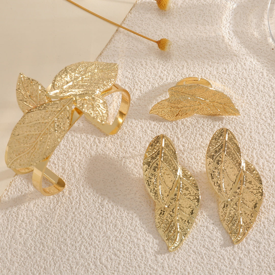 Ladies' bangle with artistic leaf design
