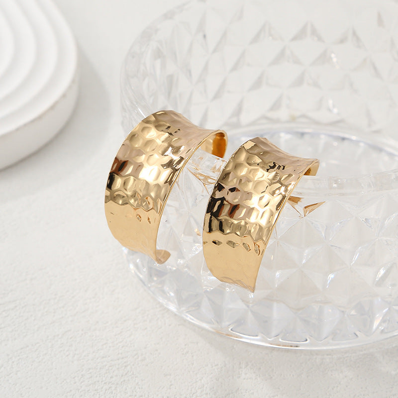 Women's bangles made of high-quality metal with an elegant wave pattern