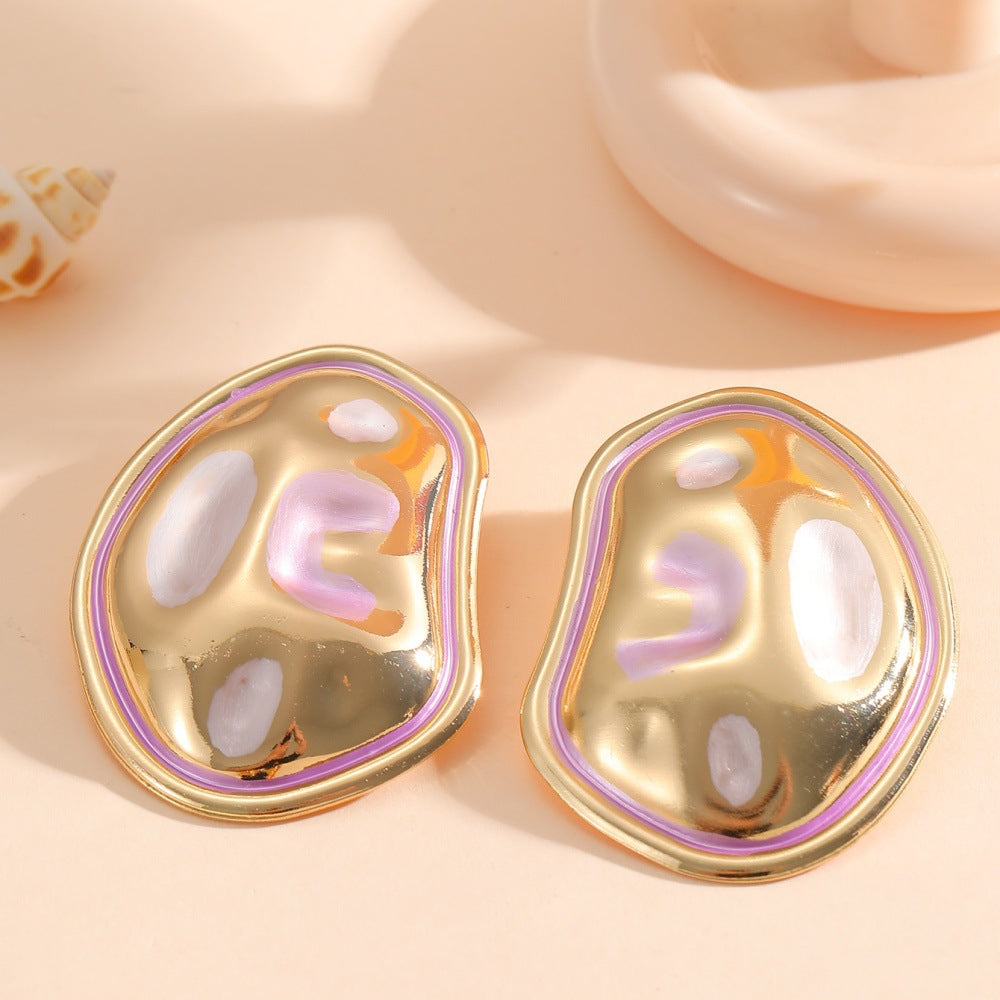 Ladies Hanging Earrings in a modern, organic design