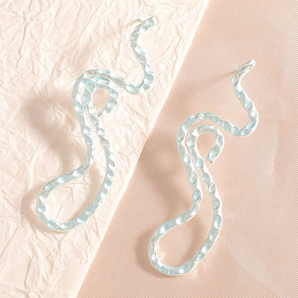Ladies earrings in elegant wave pattern
