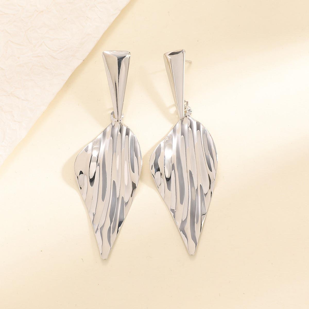 Women's Hanging Earrings in Stylish Leaf Design