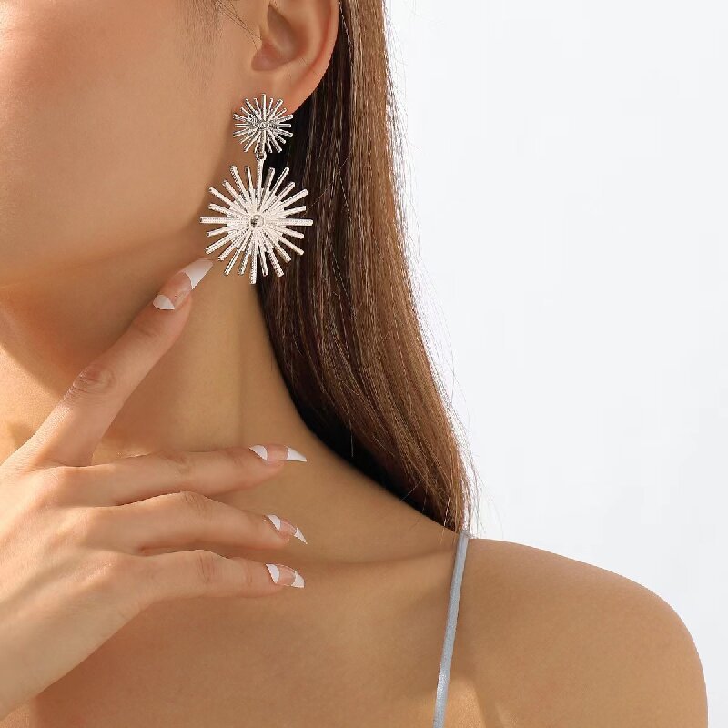 Women's Hanging Earrings in Modern Radiant Design