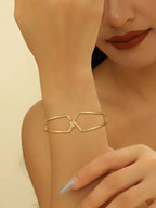 Ladies' bangle with elegant curved design