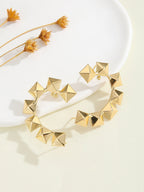 Women's bracelet with structured, golden beads