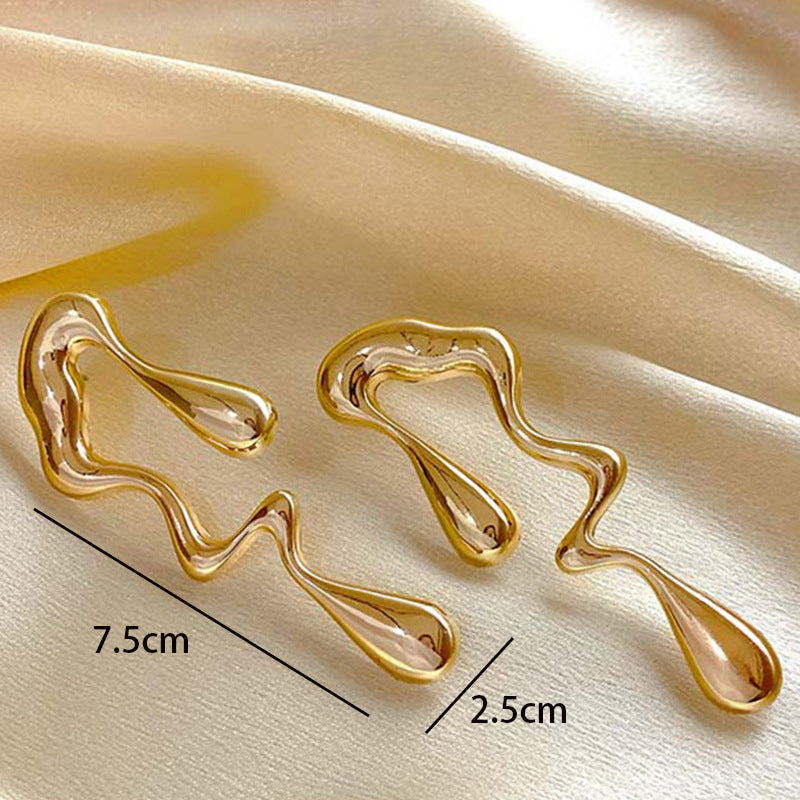 Women's hair accessory clips in modern, organic design