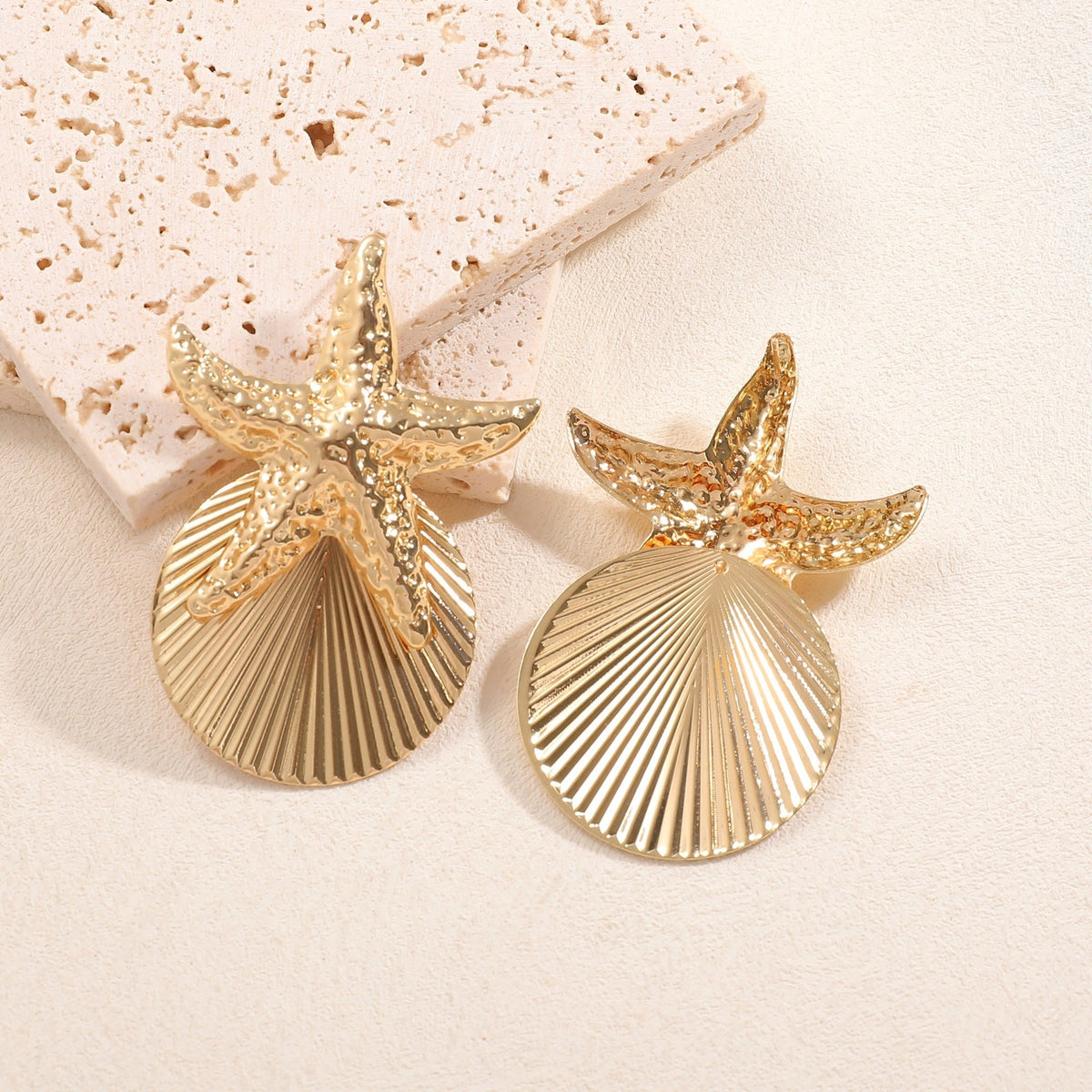 Women's ear clips in luxurious shell and starfish design