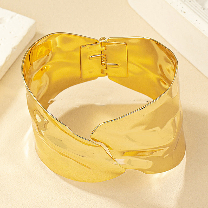 Women's Open Bangle in Stylish, Curved Design