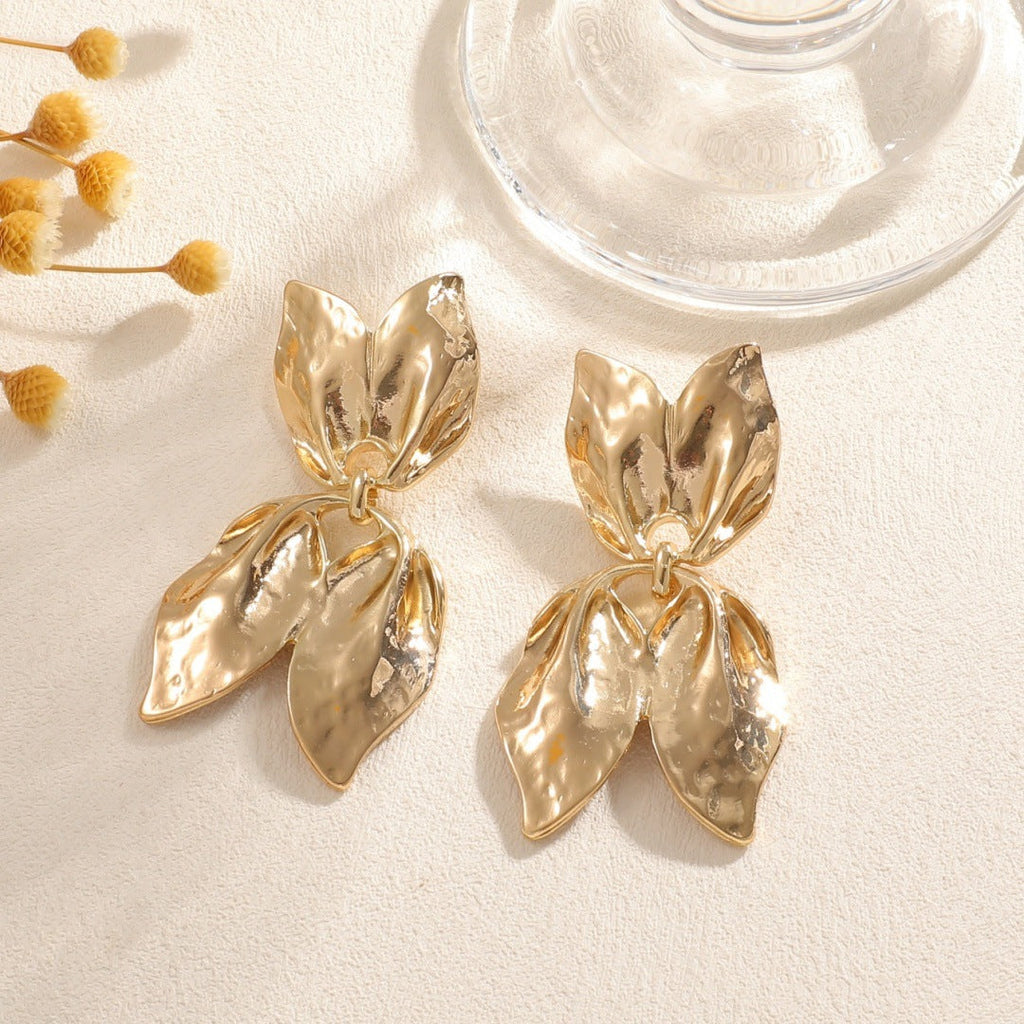 Ladies earrings in elegant leaf design