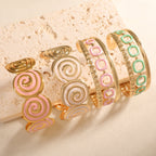 Women's cuff with elegant spiral design