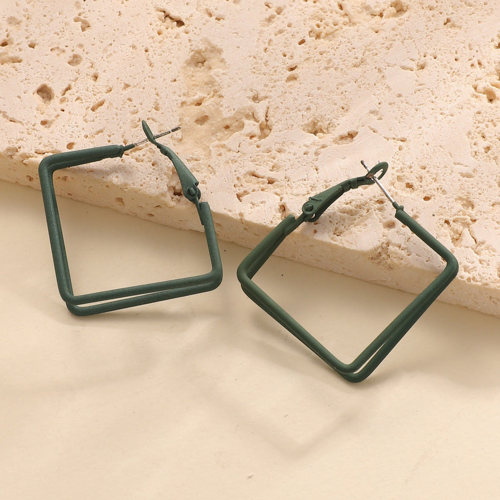 Women Geometric Earrings made of high-quality metal