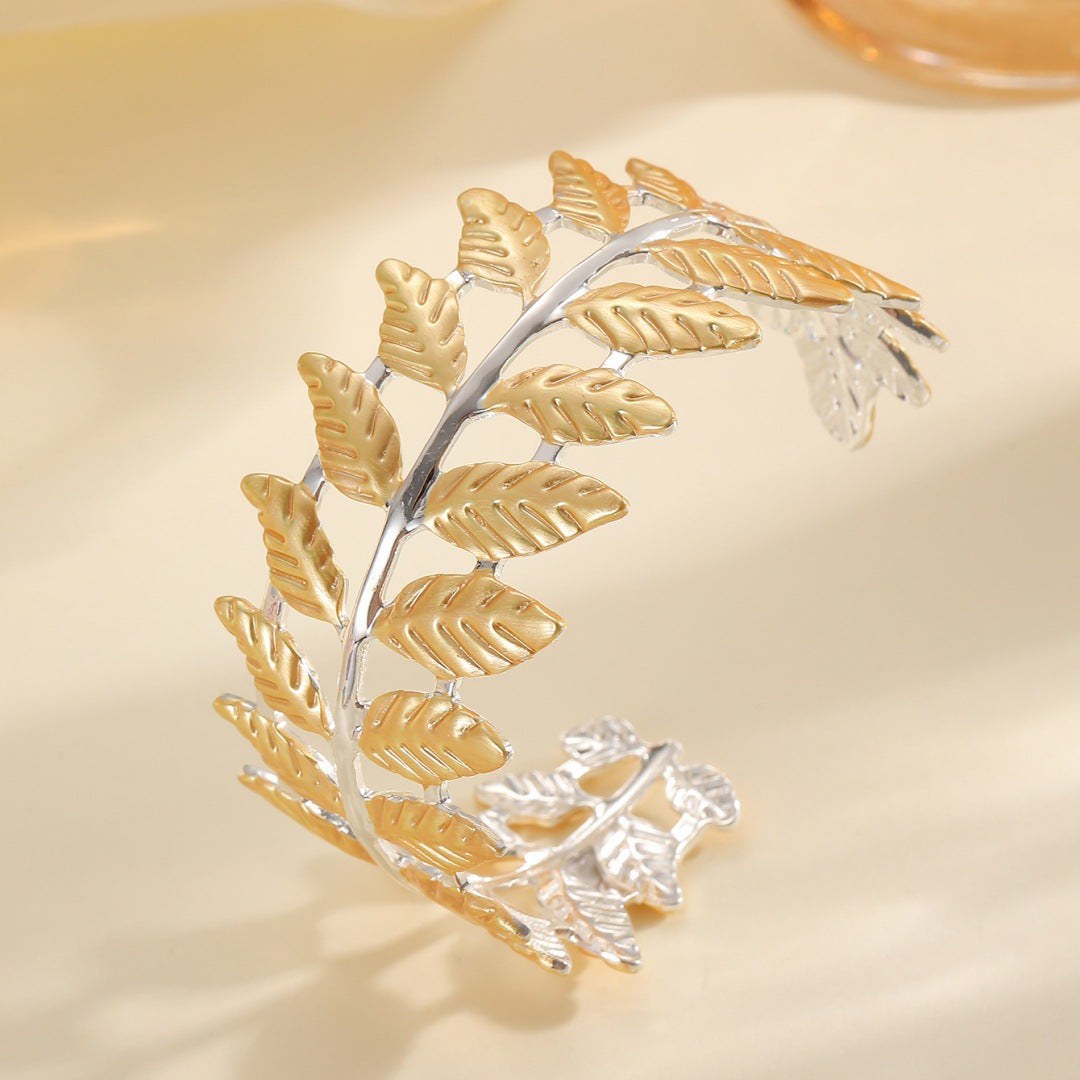 Ladies bracelet in elegant leaf design